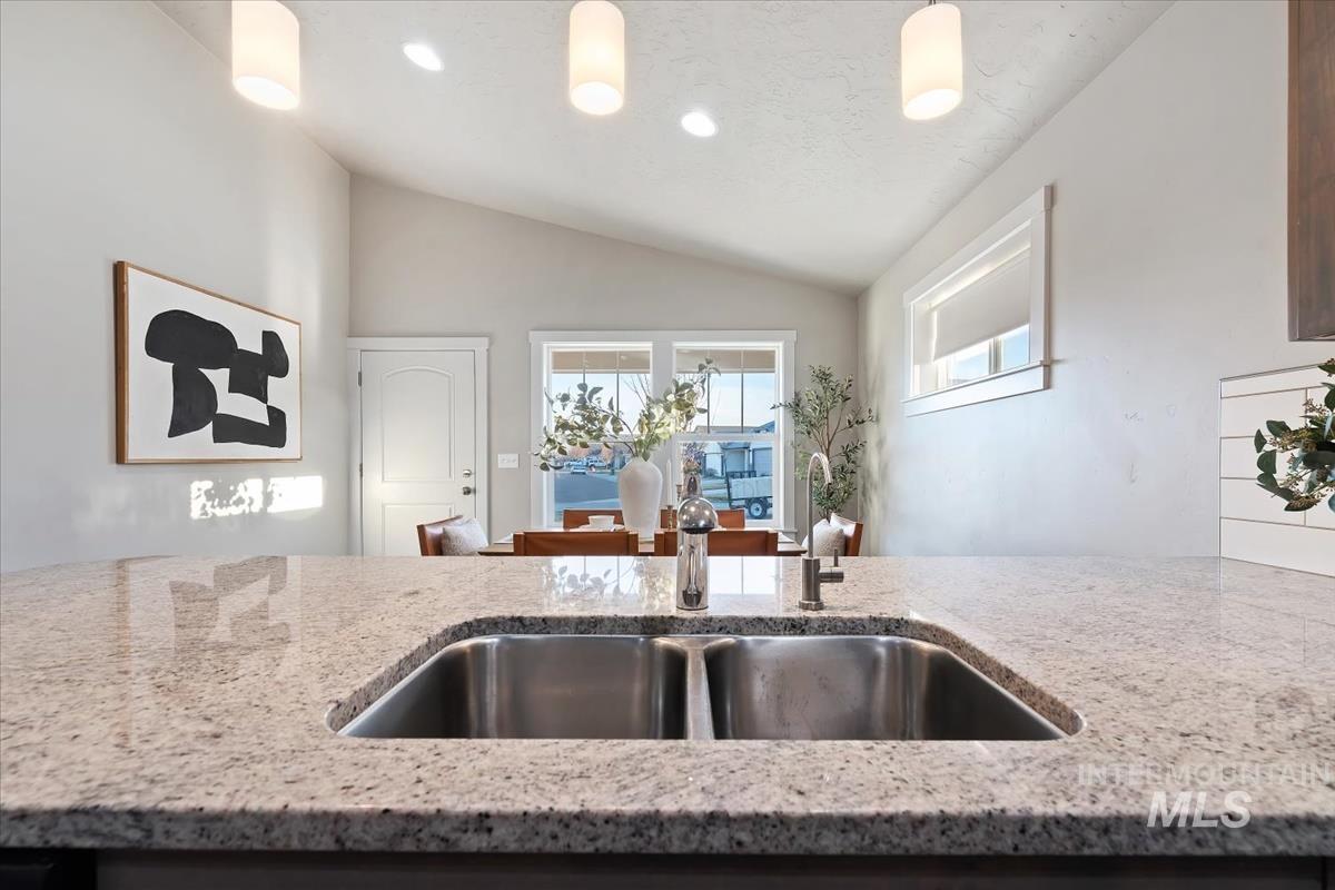 300 Crimson Circle S, Fruitland, Idaho 83619, 3 Bedrooms, 2 Bathrooms, Residential For Sale, Price $355,000, 98978595