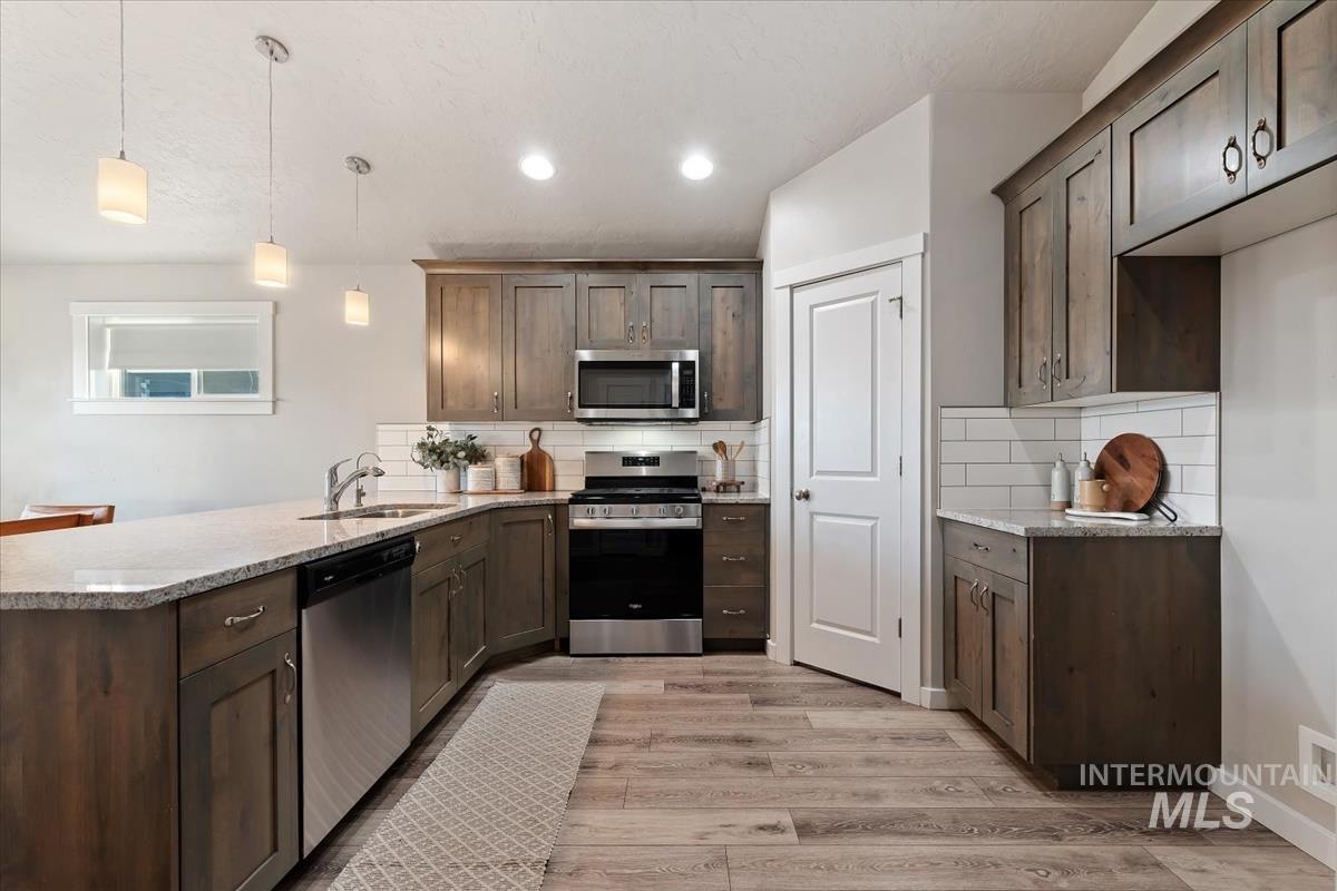 300 Crimson Circle S, Fruitland, Idaho 83619, 3 Bedrooms, 2 Bathrooms, Residential For Sale, Price $355,000, 98978595