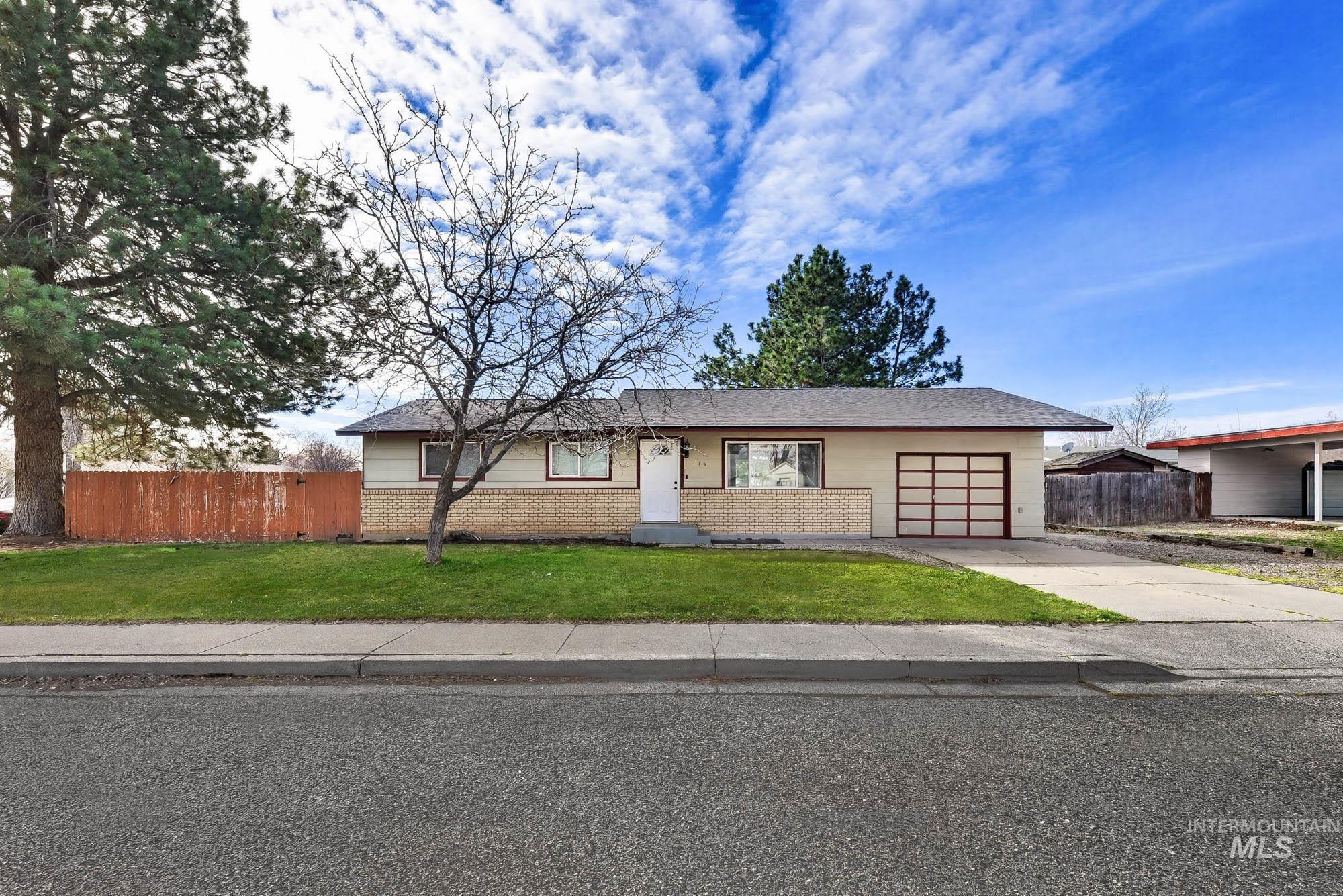 115 E 14th N St, Mountain Home, Idaho 83647, 3 Bedrooms, 1 Bathroom, Residential For Sale, Price $285,000, 98978598