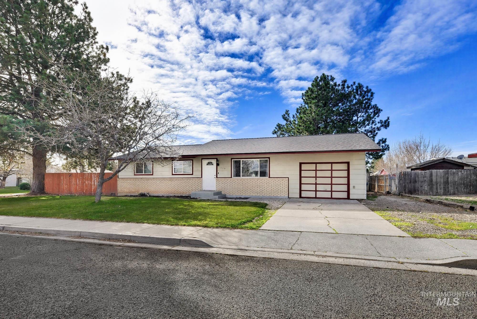 115 E 14th N St, Mountain Home, Idaho 83647, 3 Bedrooms, 1 Bathroom, Residential For Sale, Price $285,000, 98978598