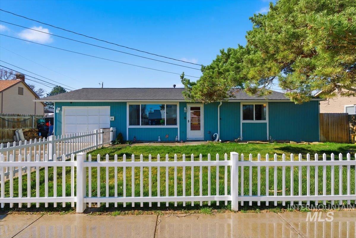 2211 3rd St S, Nampa, Idaho 83651, 2 Bedrooms, 2 Bathrooms, Residential For Sale, Price $330,000, 98978599