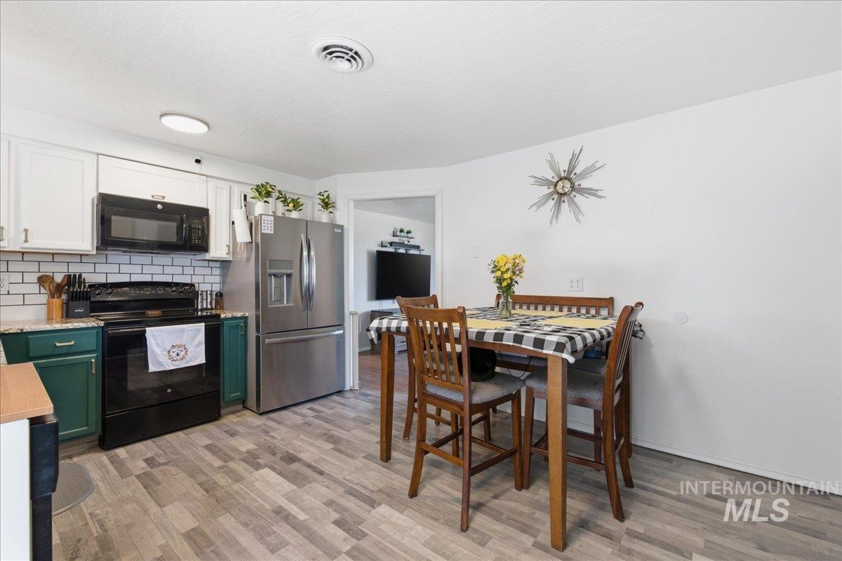 2211 3rd St S, Nampa, Idaho 83651, 2 Bedrooms, 2 Bathrooms, Residential For Sale, Price $330,000, 98978599