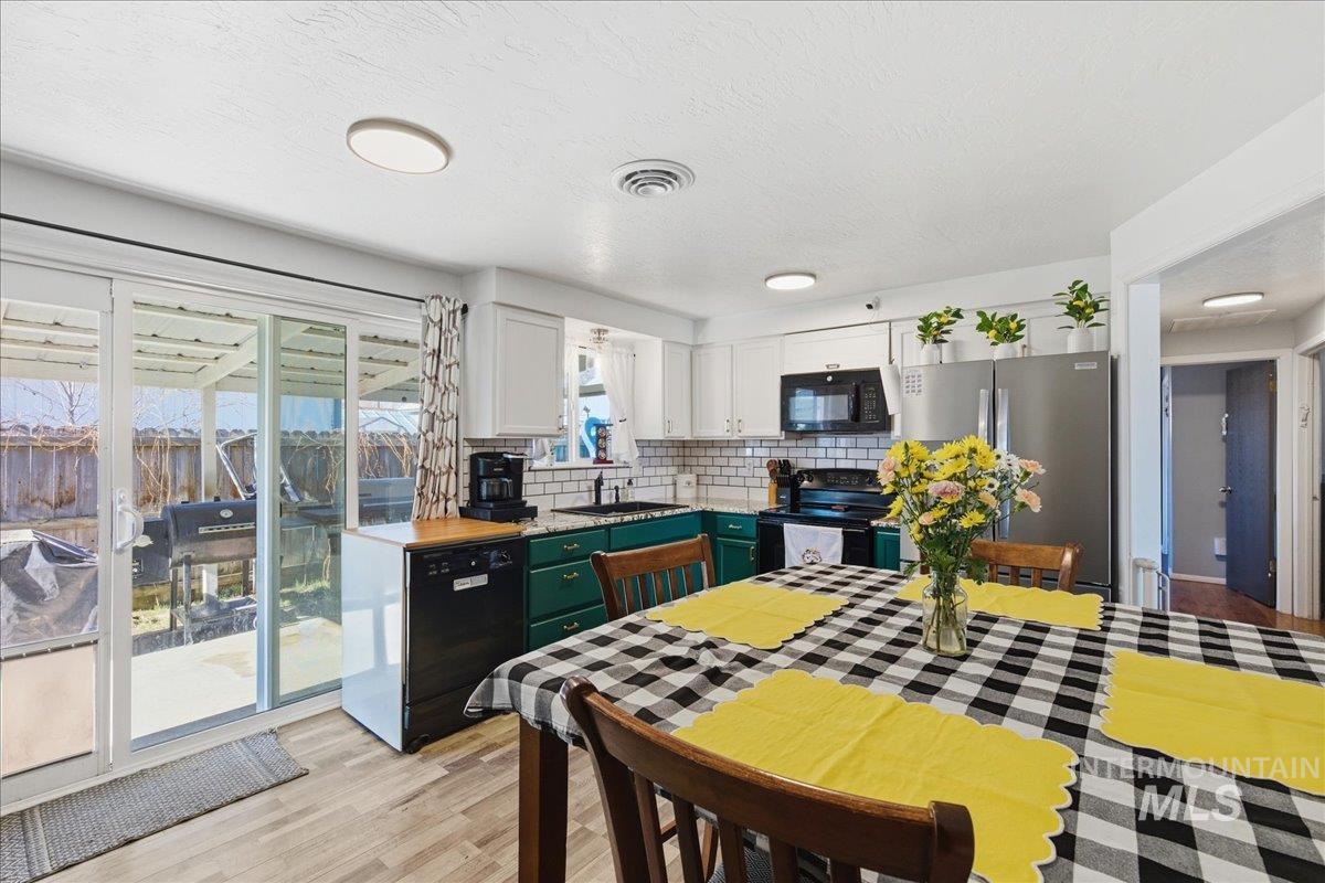 2211 3rd St S, Nampa, Idaho 83651, 2 Bedrooms, 2 Bathrooms, Residential For Sale, Price $330,000, 98978599