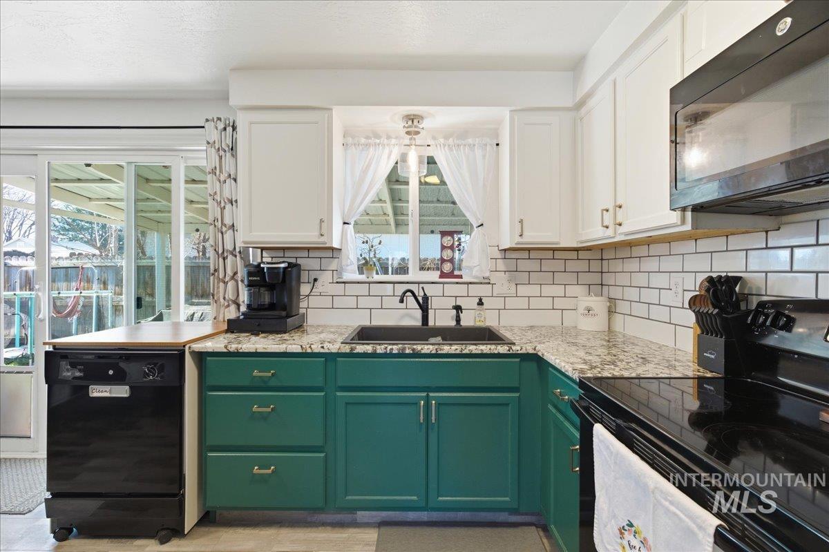 2211 3rd St S, Nampa, Idaho 83651, 2 Bedrooms, 2 Bathrooms, Residential For Sale, Price $330,000, 98978599