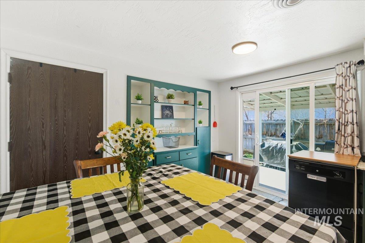 2211 3rd St S, Nampa, Idaho 83651, 2 Bedrooms, 2 Bathrooms, Residential For Sale, Price $330,000, 98978599