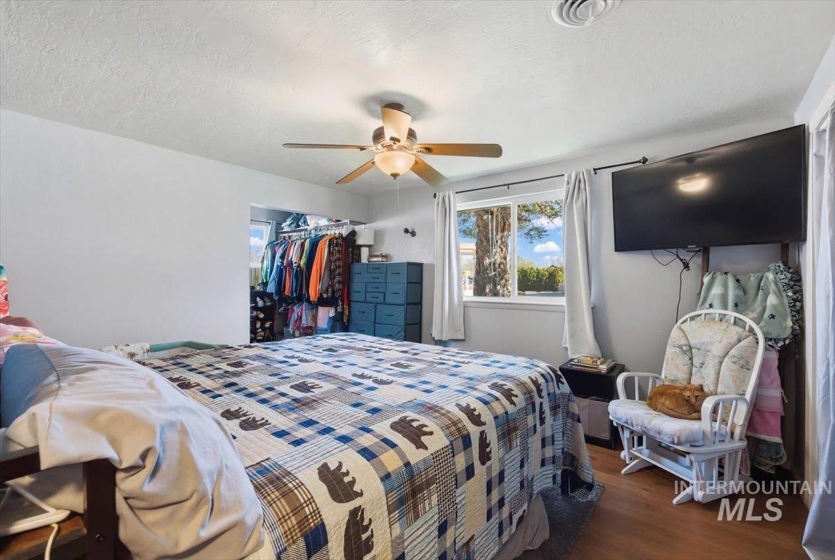 2211 3rd St S, Nampa, Idaho 83651, 2 Bedrooms, 2 Bathrooms, Residential For Sale, Price $330,000, 98978599