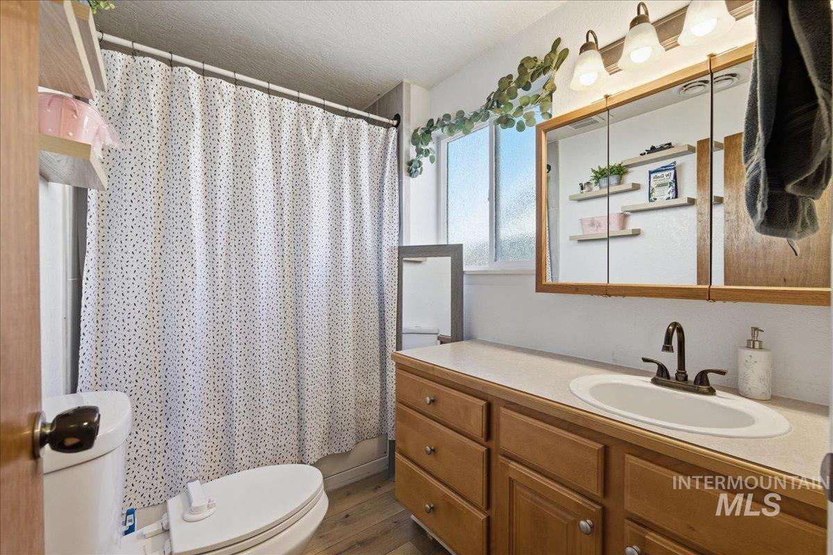 2211 3rd St S, Nampa, Idaho 83651, 2 Bedrooms, 2 Bathrooms, Residential For Sale, Price $330,000, 98978599