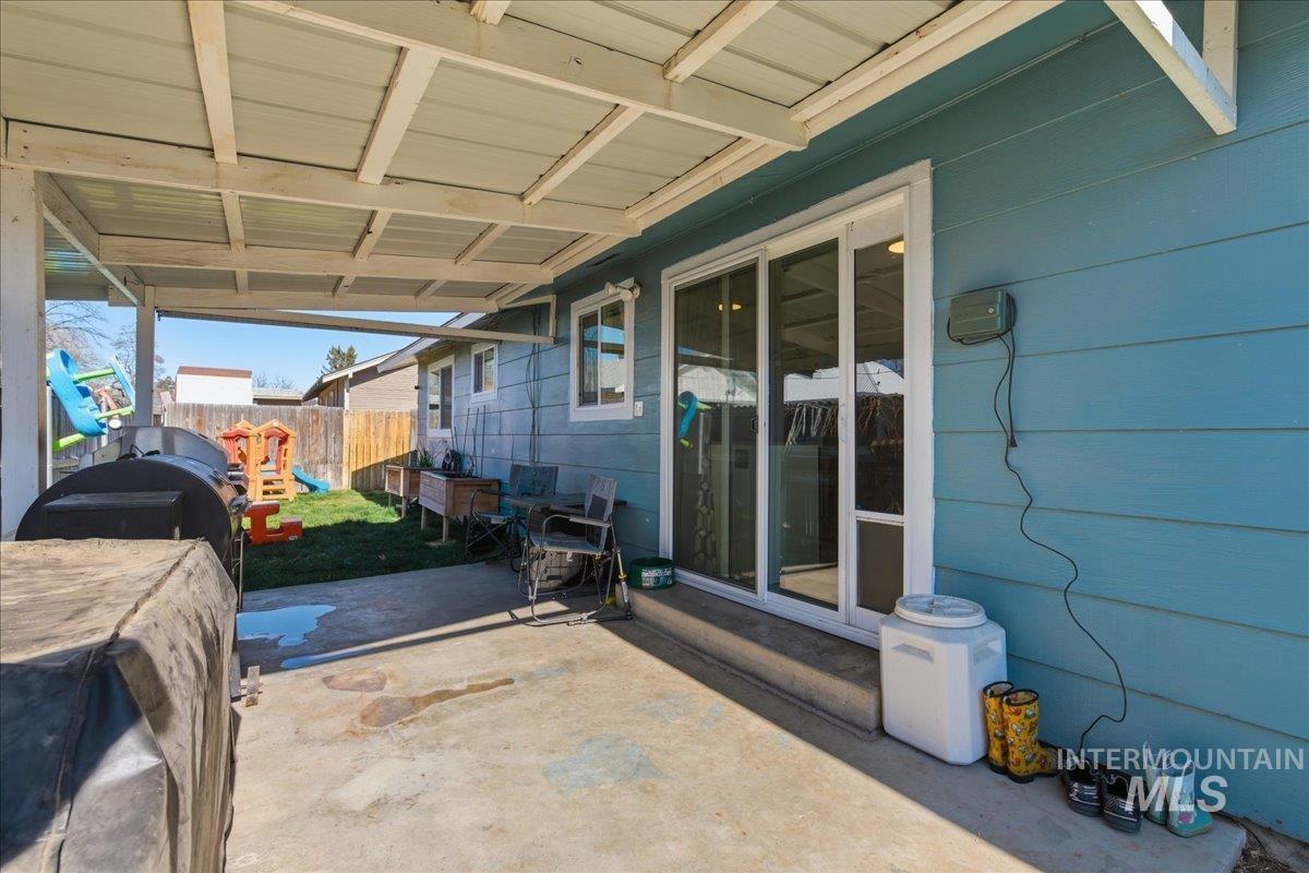 2211 3rd St S, Nampa, Idaho 83651, 2 Bedrooms, 2 Bathrooms, Residential For Sale, Price $330,000, 98978599