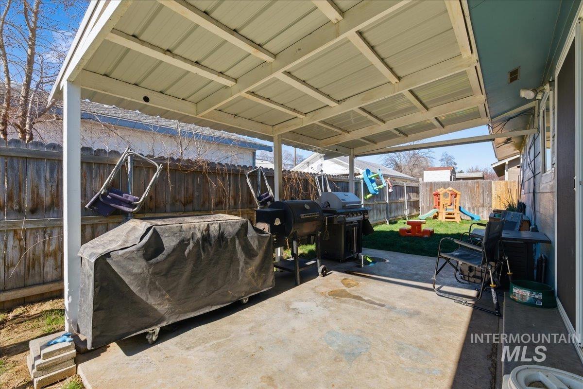 2211 3rd St S, Nampa, Idaho 83651, 2 Bedrooms, 2 Bathrooms, Residential For Sale, Price $330,000, 98978599