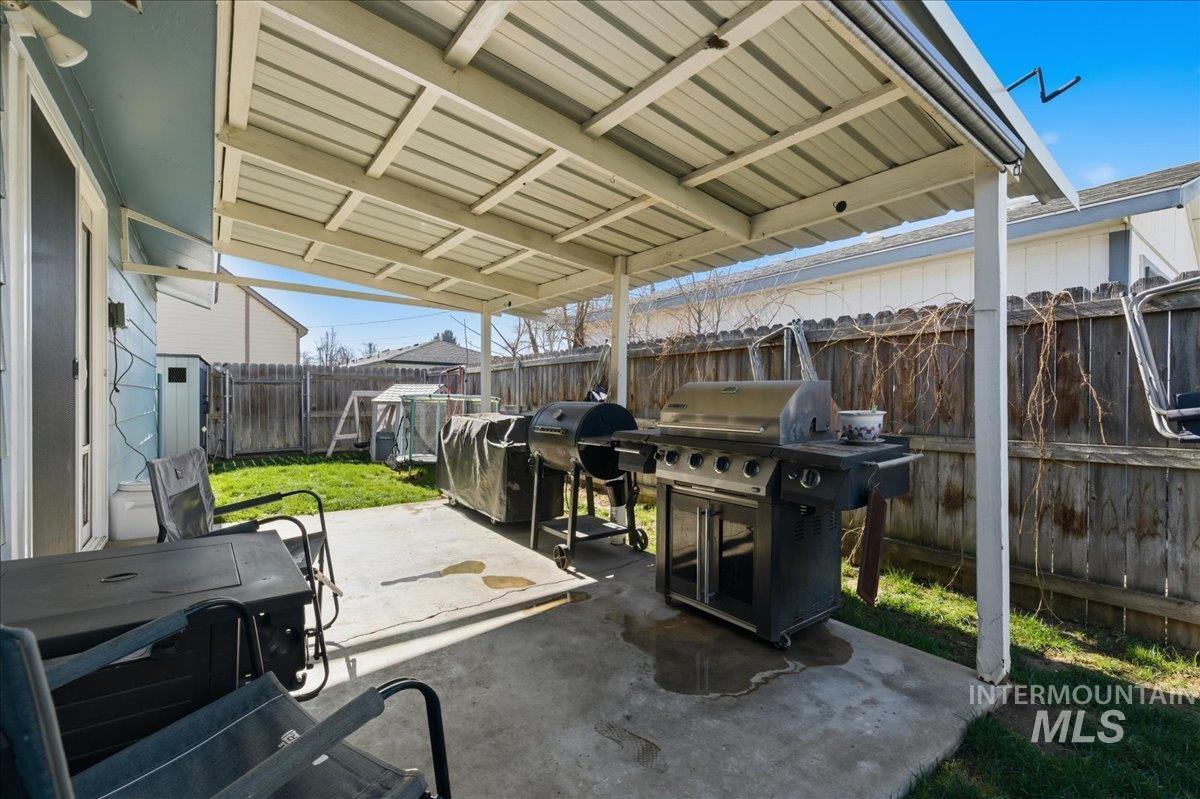 2211 3rd St S, Nampa, Idaho 83651, 2 Bedrooms, 2 Bathrooms, Residential For Sale, Price $330,000, 98978599