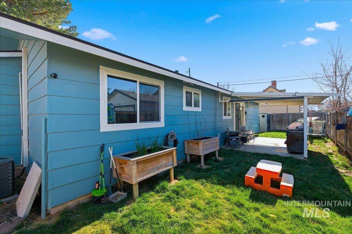 2211 3rd St S, Nampa, Idaho 83651, 2 Bedrooms, 2 Bathrooms, Residential For Sale, Price $330,000, 98978599