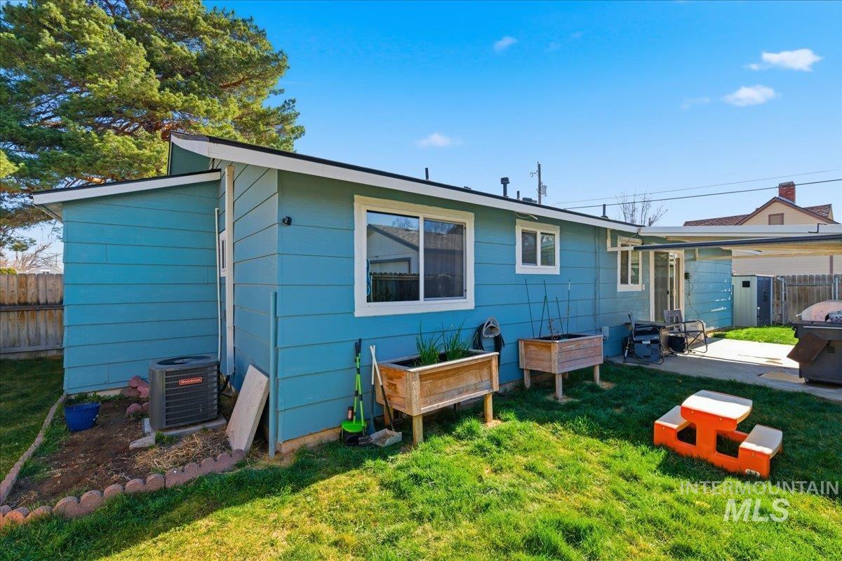 2211 3rd St S, Nampa, Idaho 83651, 2 Bedrooms, 2 Bathrooms, Residential For Sale, Price $330,000, 98978599