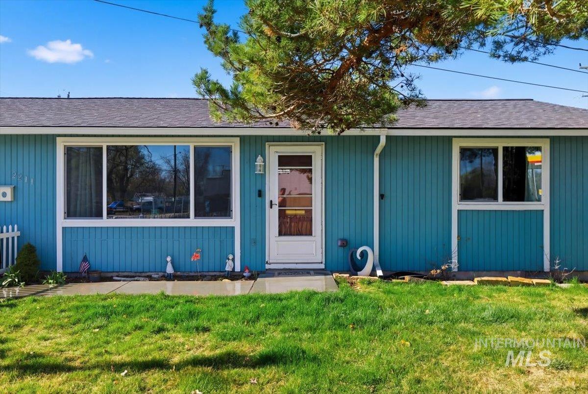 2211 3rd St S, Nampa, Idaho 83651, 2 Bedrooms, 2 Bathrooms, Residential For Sale, Price $330,000, 98978599