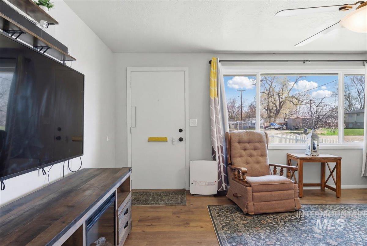 2211 3rd St S, Nampa, Idaho 83651, 2 Bedrooms, 2 Bathrooms, Residential For Sale, Price $330,000, 98978599