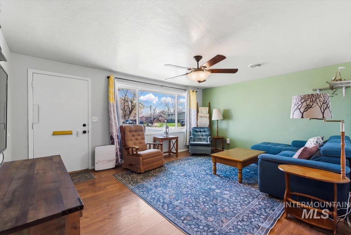 2211 3rd St S, Nampa, Idaho 83651, 2 Bedrooms, 2 Bathrooms, Residential For Sale, Price $330,000, 98978599