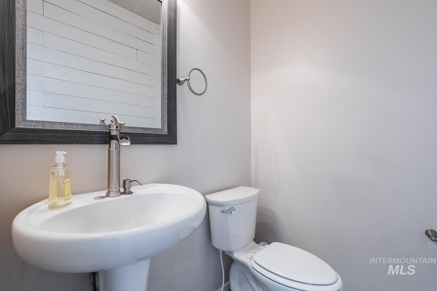 2005 W Shoshone Ave, Nampa, Idaho 83651, 4 Bedrooms, 2.5 Bathrooms, Residential For Sale, Price $455,000,MLS 98978603