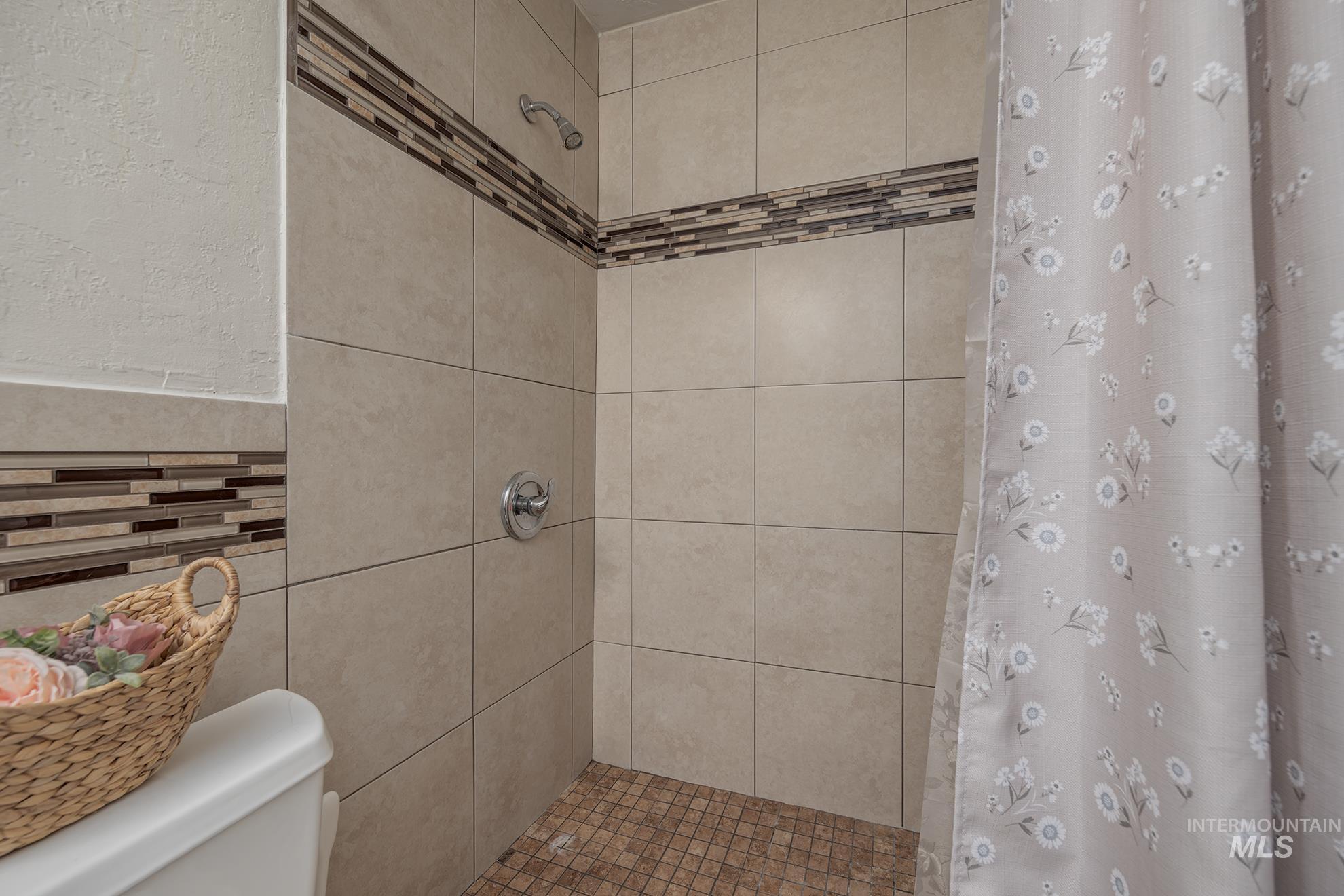 24 N Fairview St, Nampa, Idaho 83651, 3 Bedrooms, 2 Bathrooms, Residential For Sale, Price $359,000, 98978604