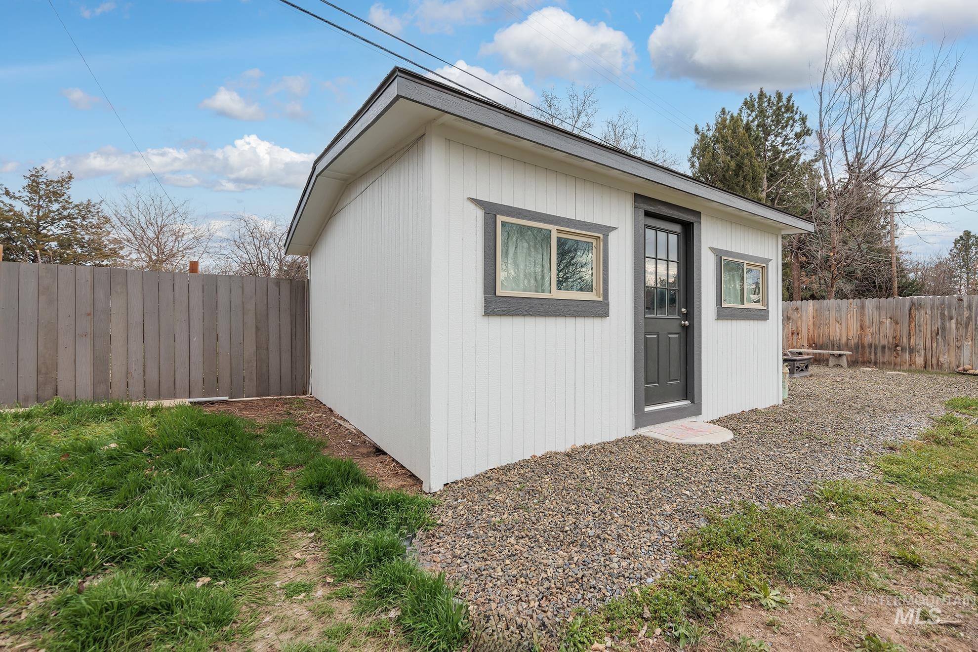 24 N Fairview St, Nampa, Idaho 83651, 3 Bedrooms, 2 Bathrooms, Residential For Sale, Price $359,000, 98978604