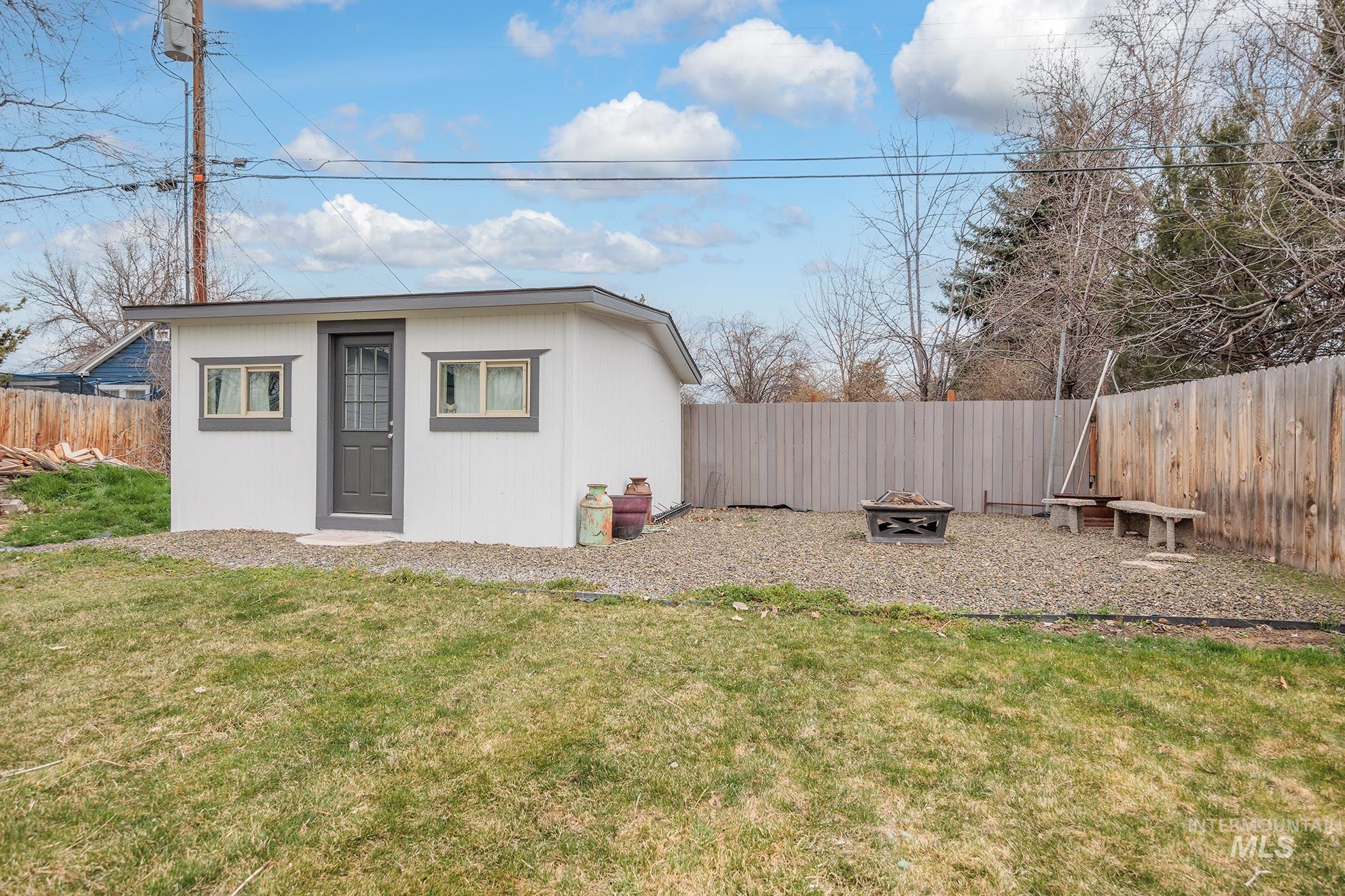 24 N Fairview St, Nampa, Idaho 83651, 3 Bedrooms, 2 Bathrooms, Residential For Sale, Price $359,000, 98978604