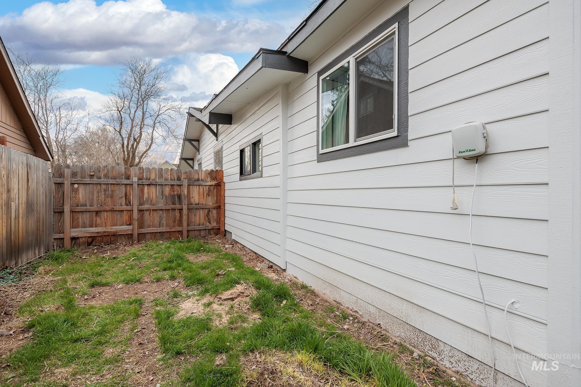 24 N Fairview St, Nampa, Idaho 83651, 3 Bedrooms, 2 Bathrooms, Residential For Sale, Price $359,000, 98978604