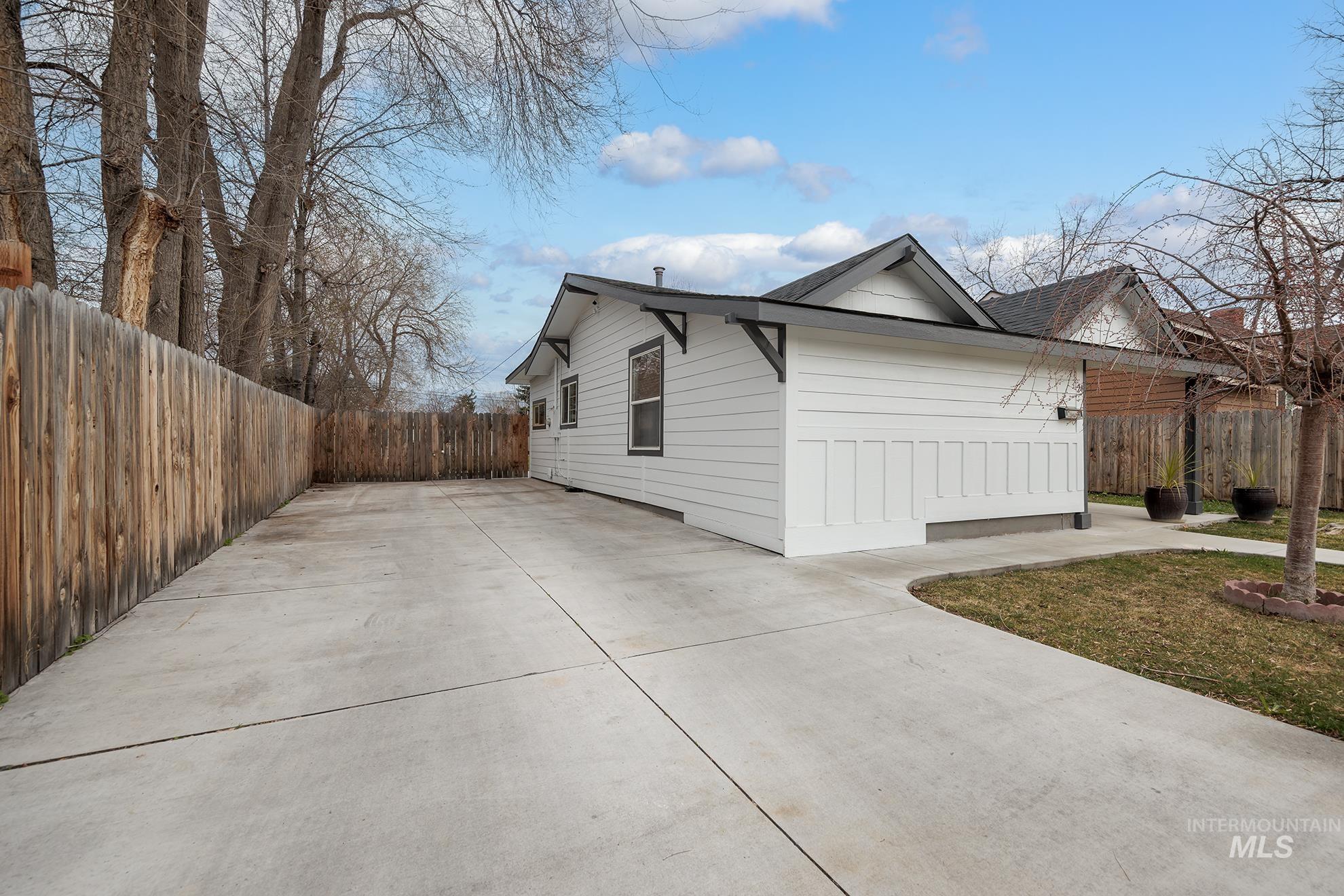 24 N Fairview St, Nampa, Idaho 83651, 3 Bedrooms, 2 Bathrooms, Residential For Sale, Price $359,000, 98978604