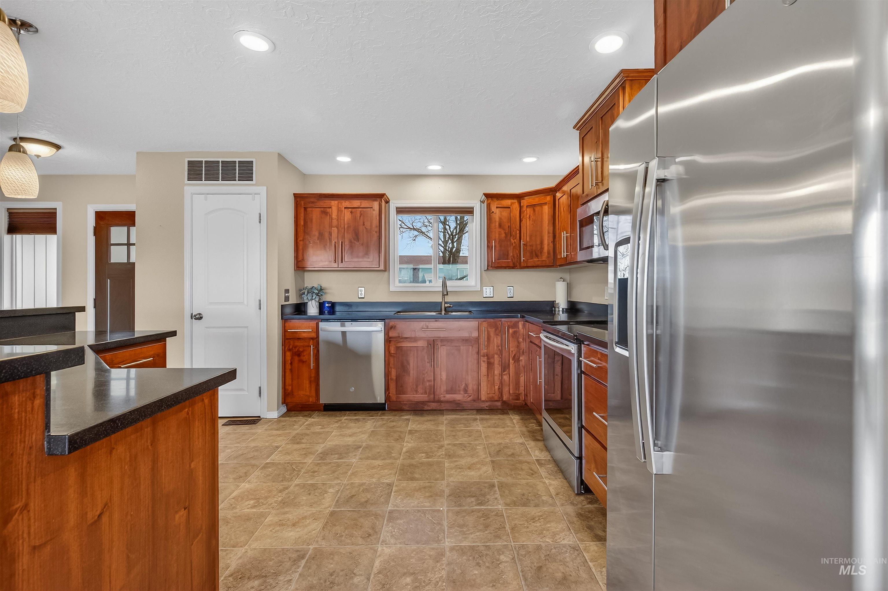 2746 Florence Court, Clarkston, Washington 99403, 3 Bedrooms, 3 Bathrooms, Residential For Sale, Price $499,000, 98978606