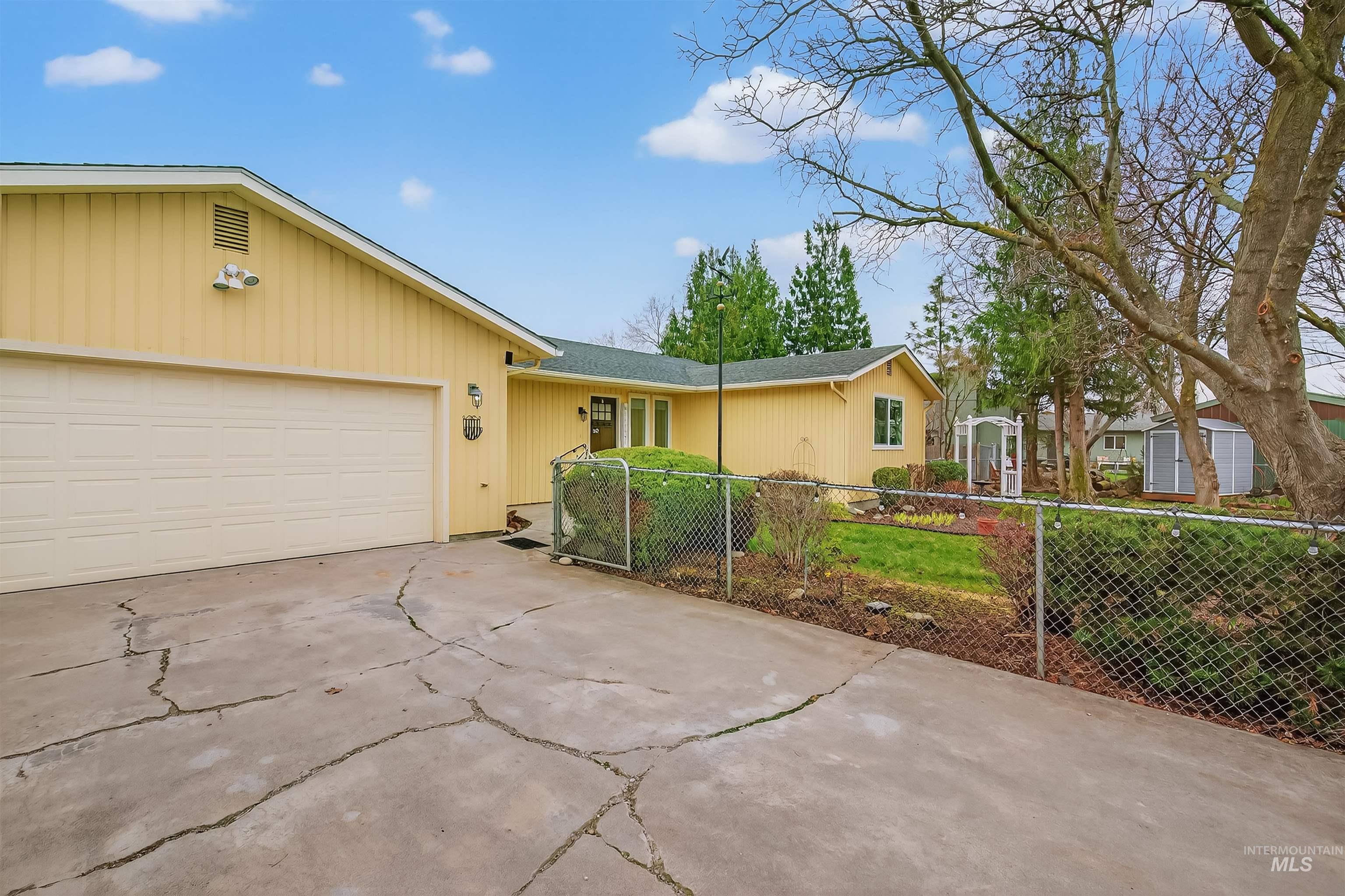 2746 Florence Court, Clarkston, Washington 99403, 3 Bedrooms, 3 Bathrooms, Residential For Sale, Price $499,000, 98978606