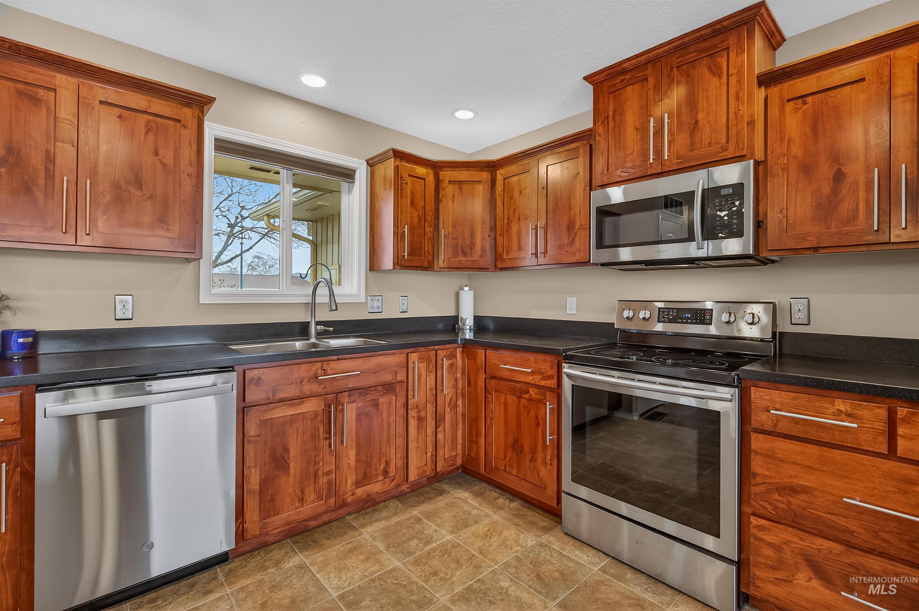 2746 Florence Court, Clarkston, Washington 99403, 3 Bedrooms, 3 Bathrooms, Residential For Sale, Price $499,000, 98978606