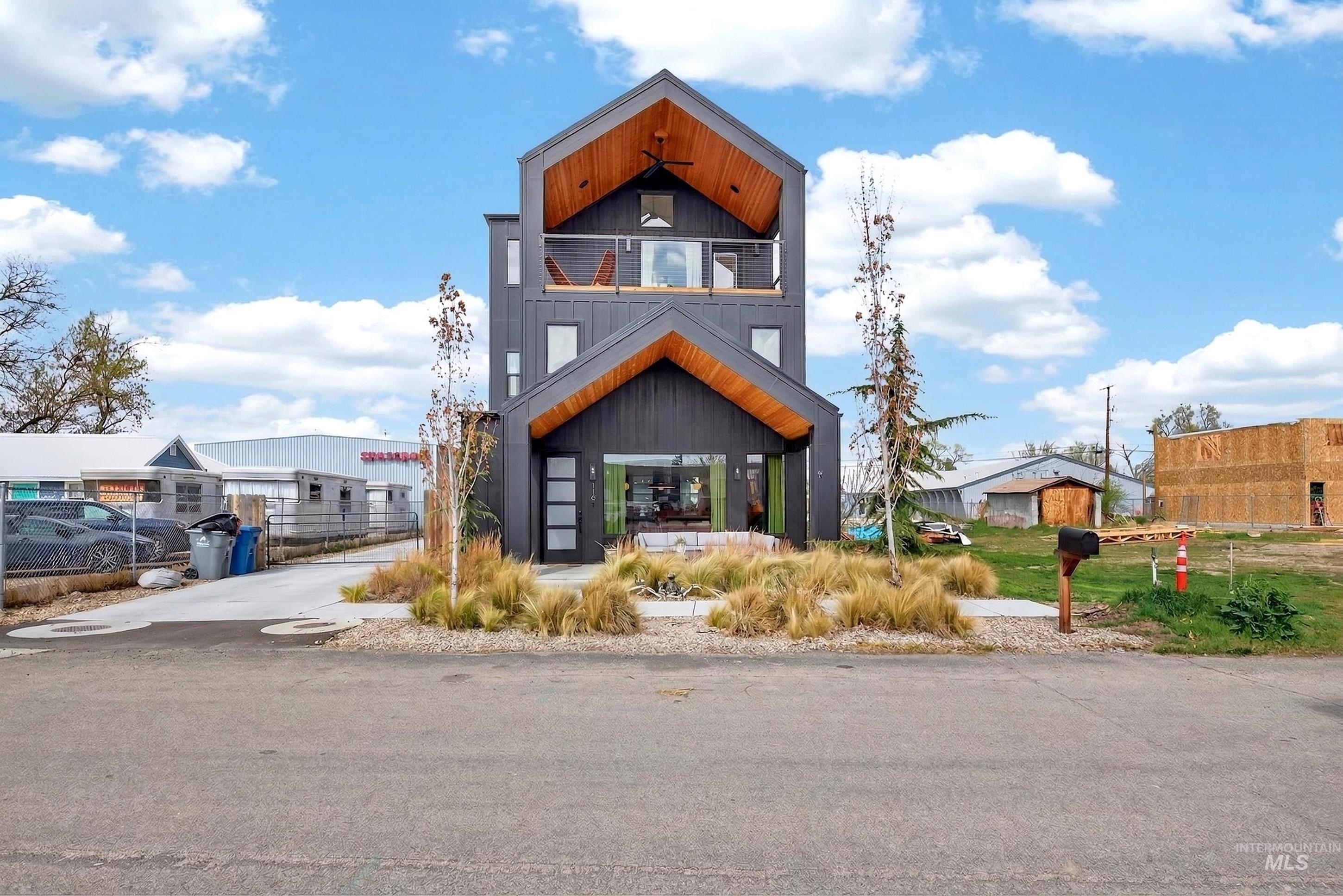 114 E 33rd St, Boise, Idaho 83714-6613, 3 Bedrooms, 2.5 Bathrooms, Residential For Sale, Price $1,250,000,MLS 98978608