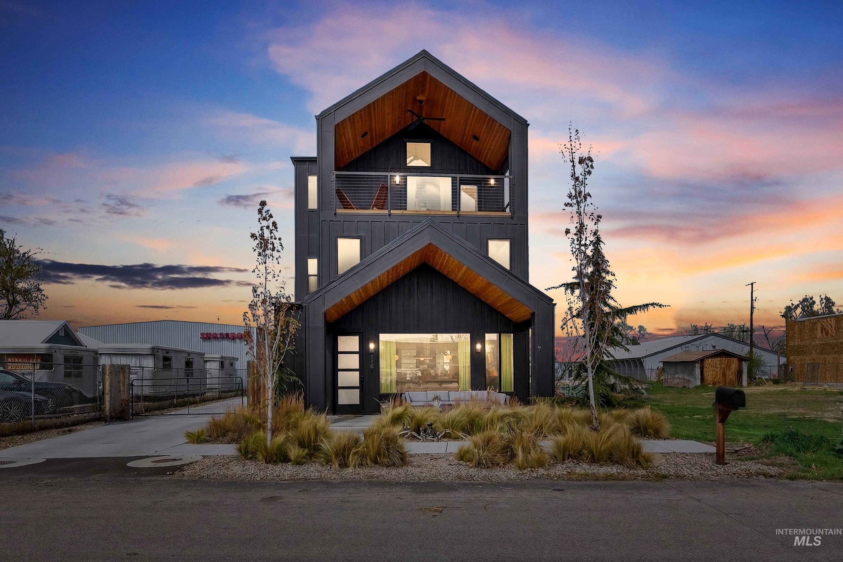 114 E 33rd St, Boise, Idaho 83714-6613, 3 Bedrooms, 2.5 Bathrooms, Residential For Sale, Price $1,250,000,MLS 98978608
