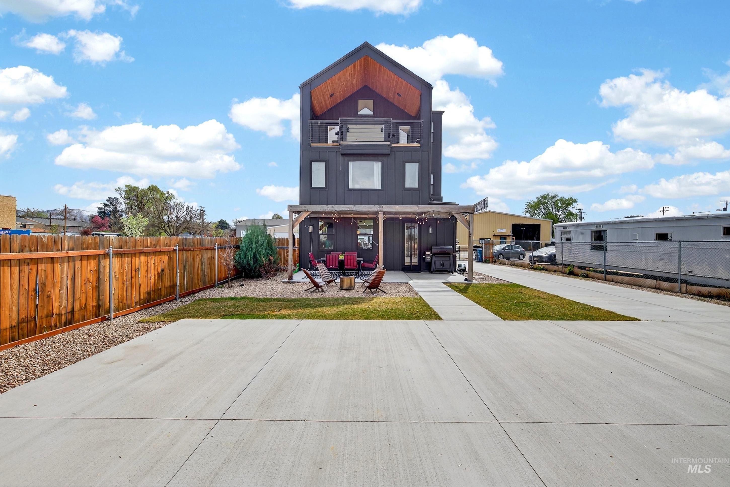 114 E 33rd St, Boise, Idaho 83714-6613, 3 Bedrooms, 2.5 Bathrooms, Residential For Sale, Price $1,250,000,MLS 98978608