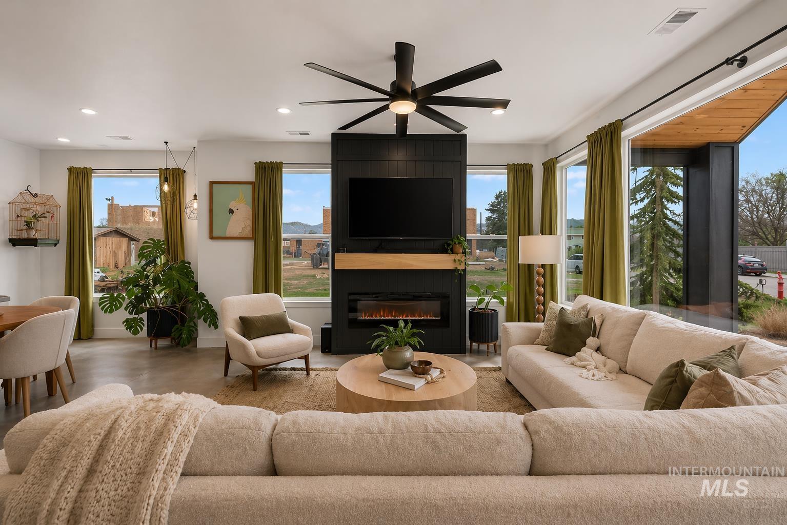 114 E 33rd St, Boise, Idaho 83714-6613, 3 Bedrooms, 2.5 Bathrooms, Residential For Sale, Price $1,250,000,MLS 98978608