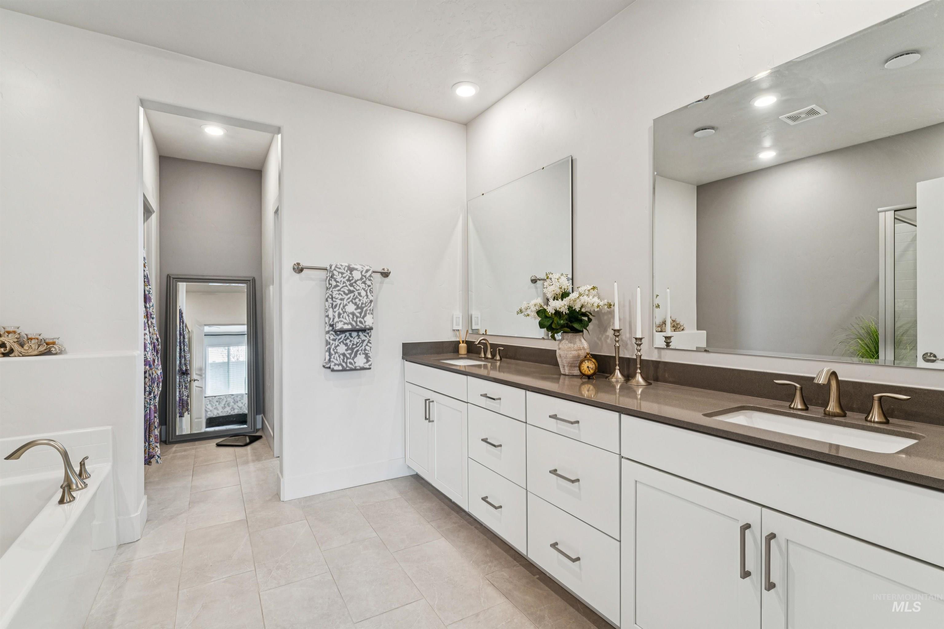 20284 Carbondale Ave, Caldwell, Idaho 83605, 3 Bedrooms, 2 Bathrooms, Residential For Sale, Price $429,990, 98978610