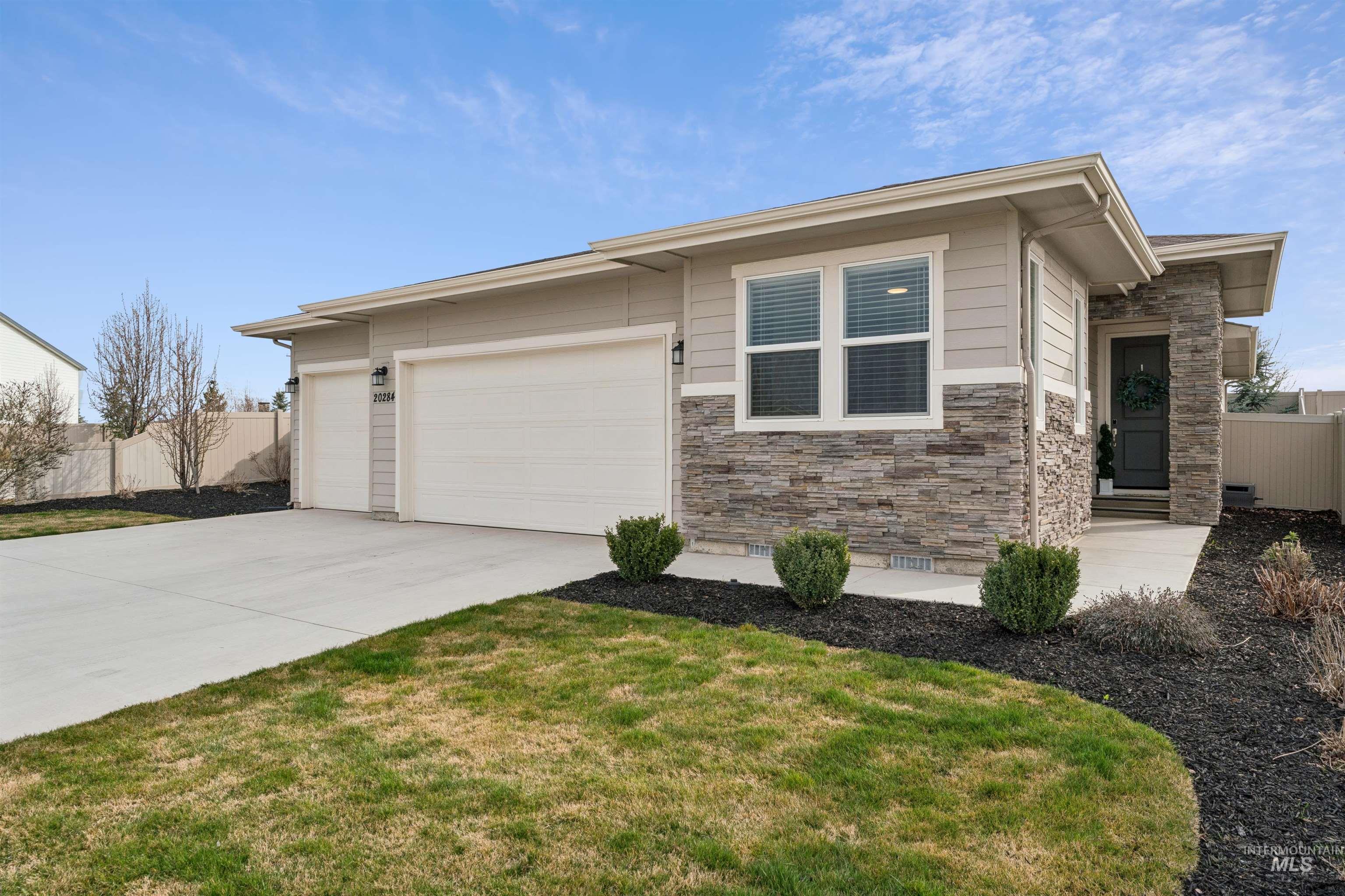 20284 Carbondale Ave, Caldwell, Idaho 83605, 3 Bedrooms, 2 Bathrooms, Residential For Sale, Price $429,990, 98978610
