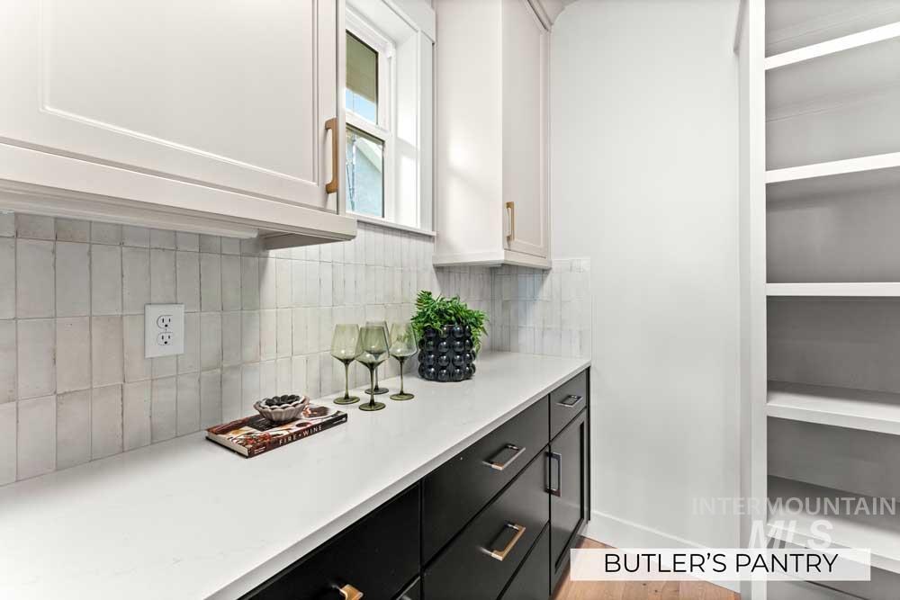 870 N Creekwater, Eagle, Idaho 83616, 3 Bedrooms, 3.5 Bathrooms, Residential For Sale, Price $1,249,999, 98978612