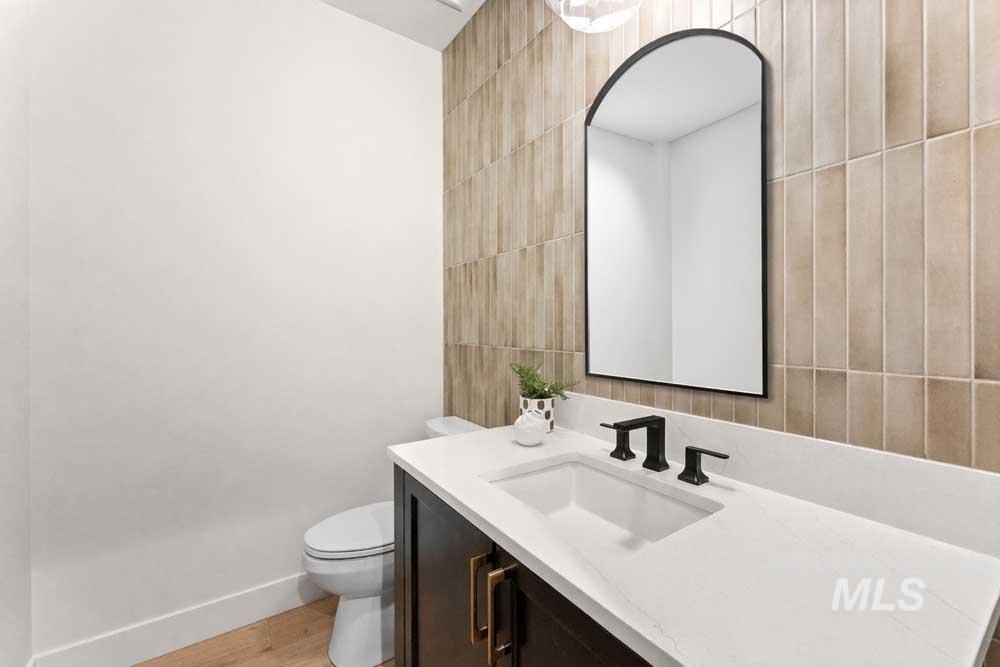 870 N Creekwater, Eagle, Idaho 83616, 3 Bedrooms, 3.5 Bathrooms, Residential For Sale, Price $1,249,999, 98978612