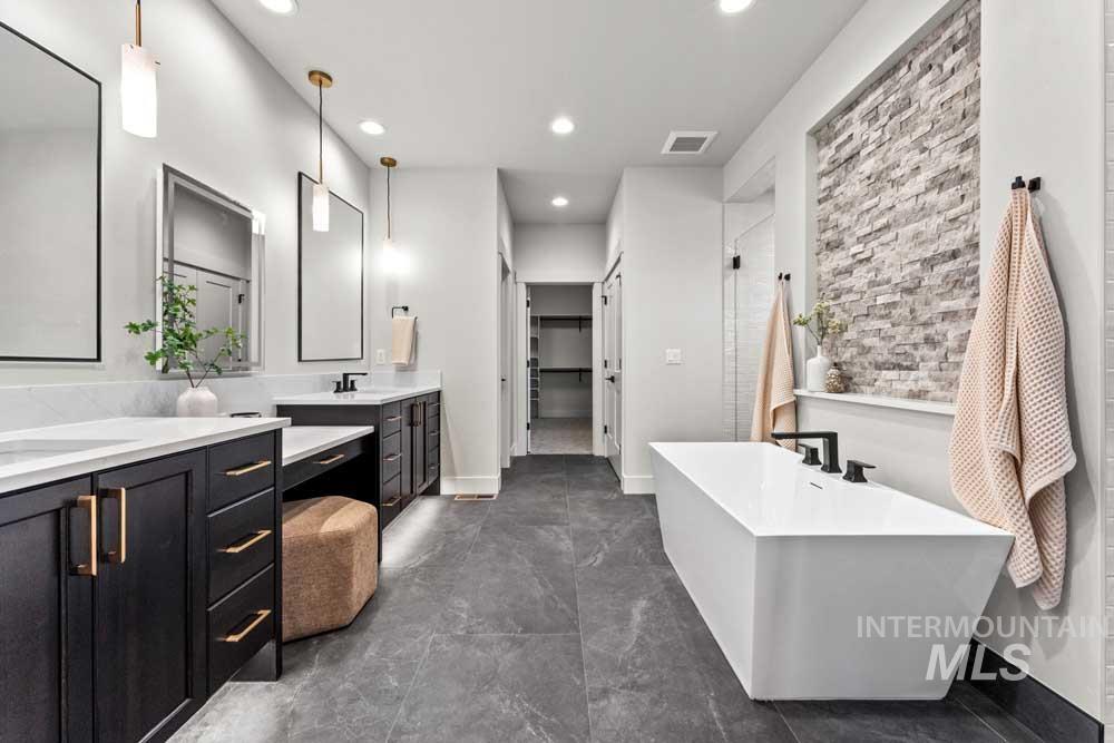 870 N Creekwater, Eagle, Idaho 83616, 3 Bedrooms, 3.5 Bathrooms, Residential For Sale, Price $1,249,999, 98978612