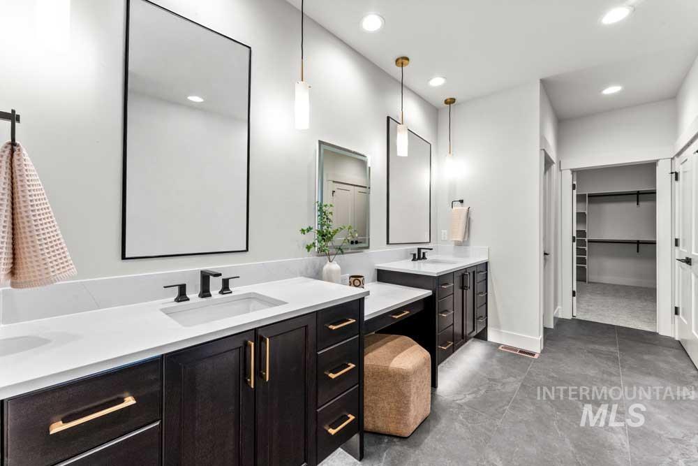 870 N Creekwater, Eagle, Idaho 83616, 3 Bedrooms, 3.5 Bathrooms, Residential For Sale, Price $1,249,999, 98978612