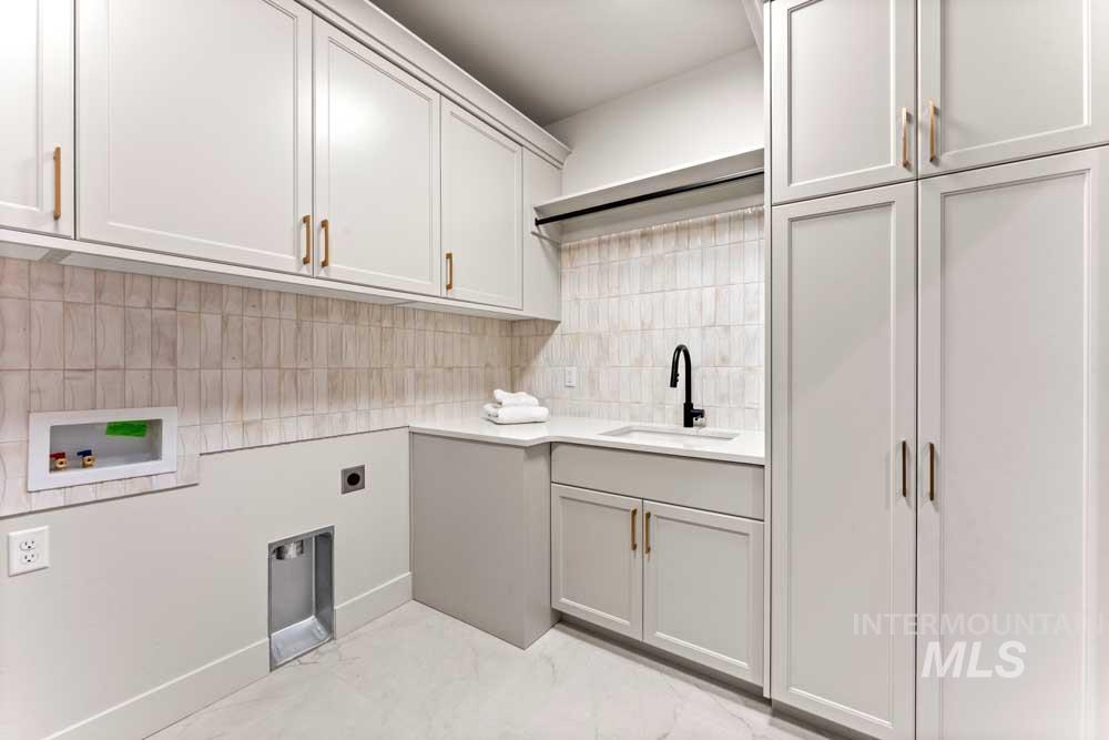 870 N Creekwater, Eagle, Idaho 83616, 3 Bedrooms, 3.5 Bathrooms, Residential For Sale, Price $1,249,999, 98978612