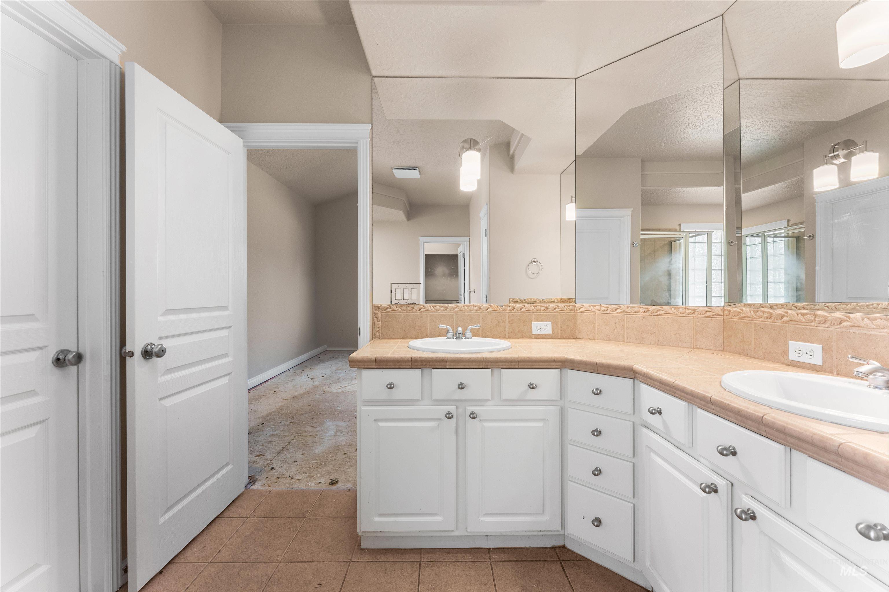 1428 S Island Glenn Way, Eagle, Idaho 83616, 4 Bedrooms, 2.5 Bathrooms, Residential For Sale, Price $809,000, 98978615