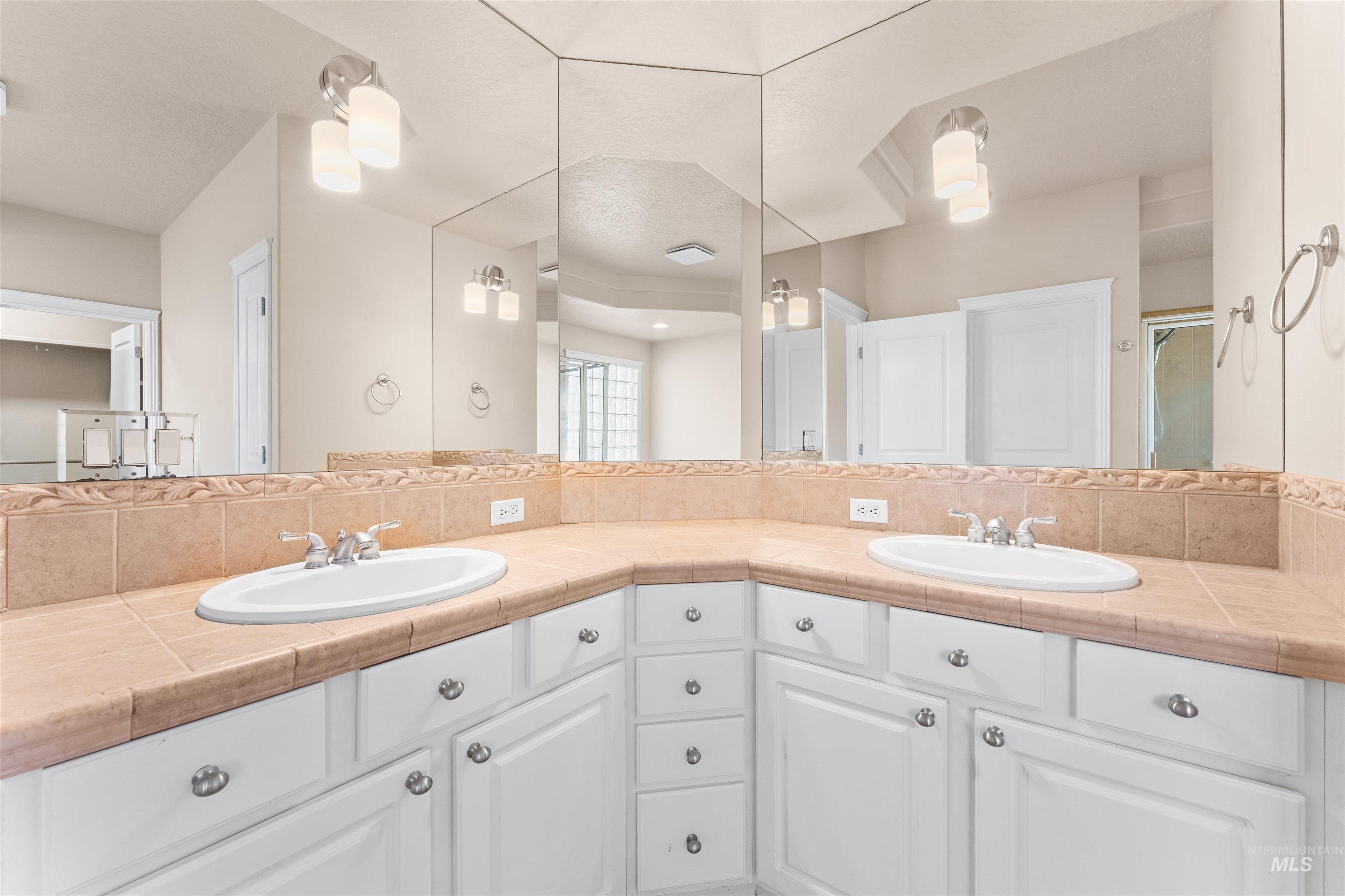 1428 S Island Glenn Way, Eagle, Idaho 83616, 4 Bedrooms, 2.5 Bathrooms, Residential For Sale, Price $809,000, 98978615