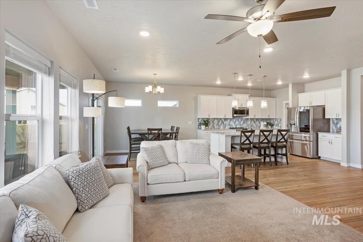 3729 S Maple Ridge Ave, Nampa, Idaho 83686-3902, 6 Bedrooms, 4 Bathrooms, Residential For Sale, Price $550,000,MLS 98978618