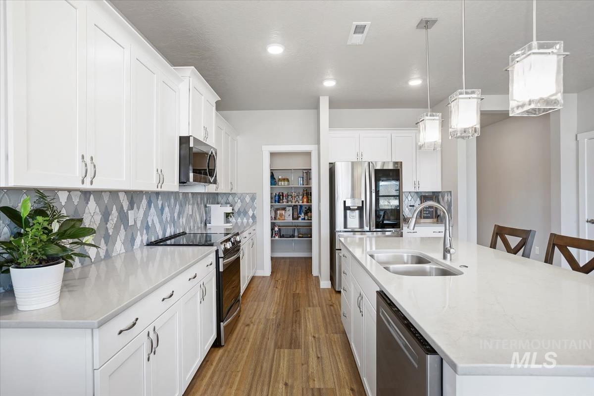 3729 S Maple Ridge Ave, Nampa, Idaho 83686-3902, 6 Bedrooms, 4 Bathrooms, Residential For Sale, Price $565,000, 98978618