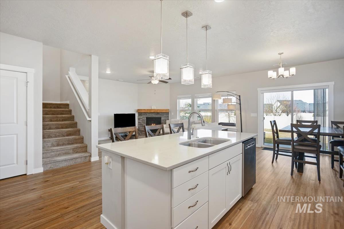 3729 S Maple Ridge Ave, Nampa, Idaho 83686-3902, 6 Bedrooms, 4 Bathrooms, Residential For Sale, Price $565,000, 98978618