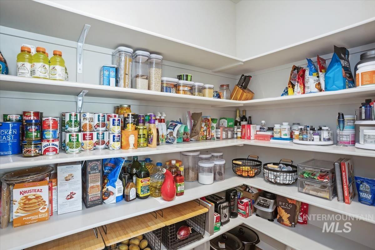 3729 S Maple Ridge Ave, Nampa, Idaho 83686-3902, 6 Bedrooms, 4 Bathrooms, Residential For Sale, Price $565,000, 98978618