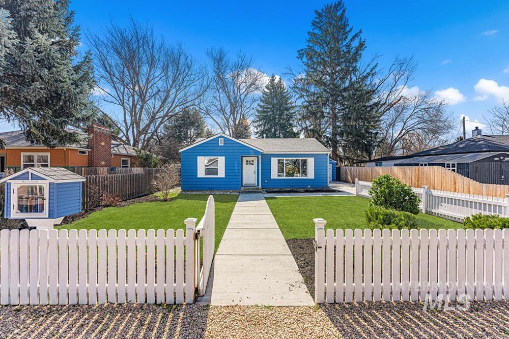 319 W Howe St, Boise, Idaho 83706, 2 Bedrooms, 1 Bathroom, Residential For Sale, Price $498,000, 98978620