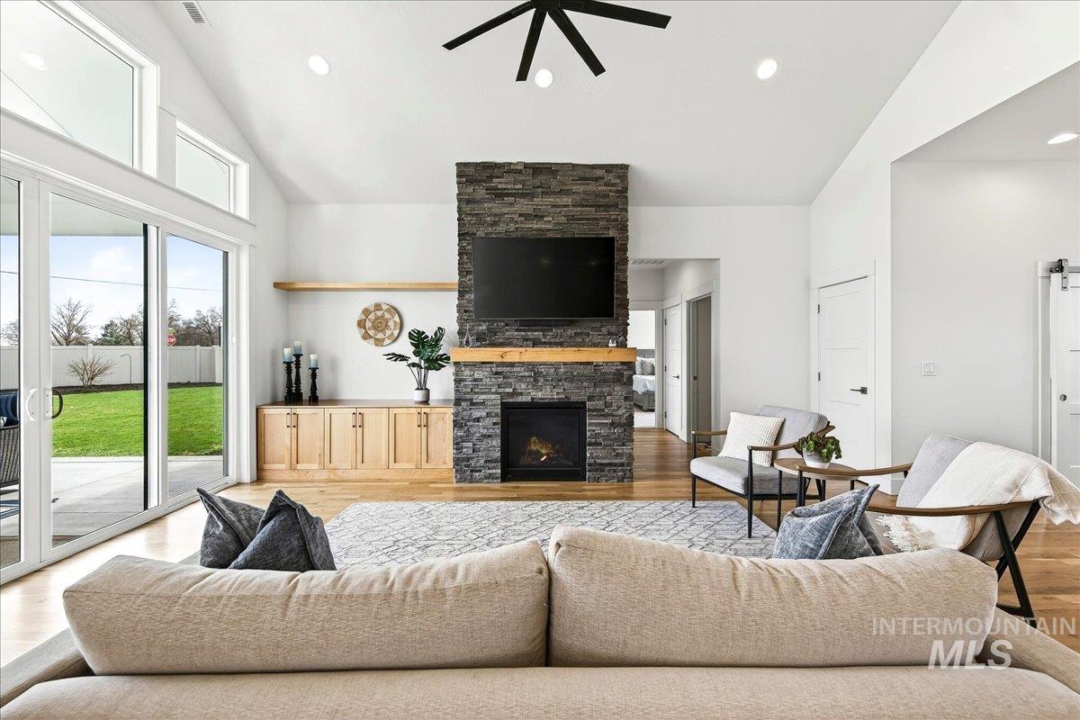 24792 Sienna Glenn, Middleton, Idaho 83644, 3 Bedrooms, 3 Bathrooms, Residential For Sale, Price $889,000, 98978624