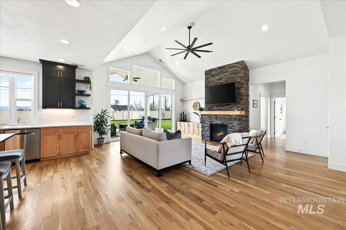 24792 Sienna Glenn, Middleton, Idaho 83644, 3 Bedrooms, 3 Bathrooms, Residential For Sale, Price $889,000, 98978624