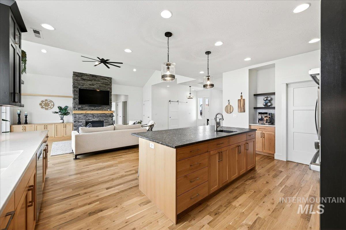 24792 Sienna Glenn, Middleton, Idaho 83644, 3 Bedrooms, 3 Bathrooms, Residential For Sale, Price $889,000, 98978624