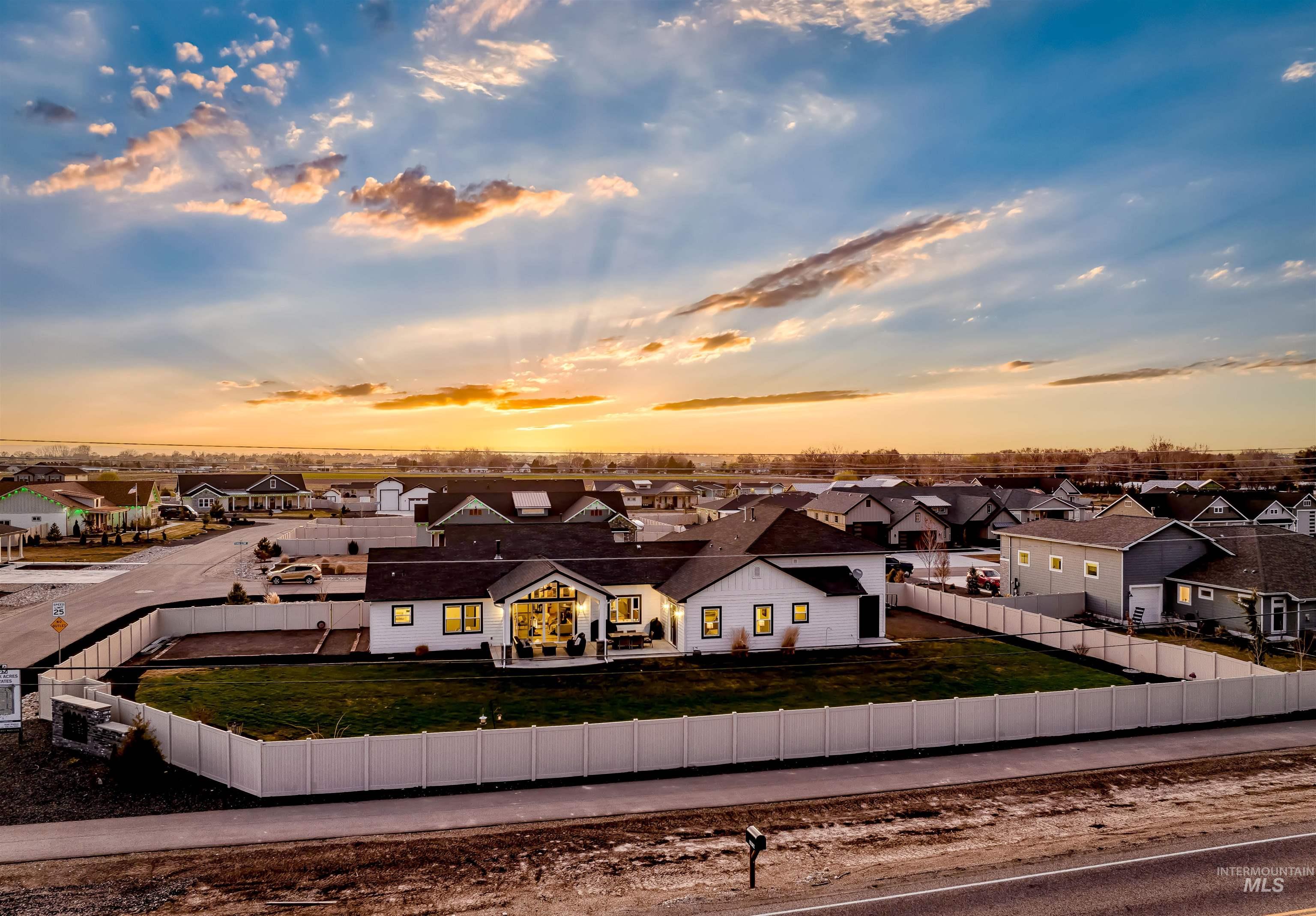 24792 Sienna Glenn, Middleton, Idaho 83644, 3 Bedrooms, 3 Bathrooms, Residential For Sale, Price $889,000, 98978624